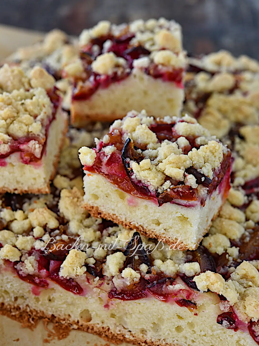 Zwetschgenkuchen mit Streuseln und Öl-Rührteig
