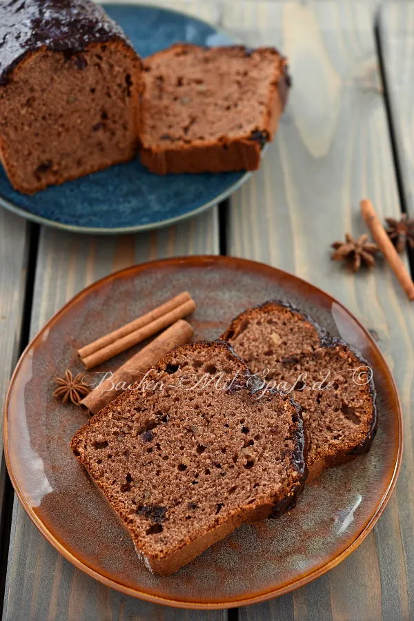 Gewürzkuchen mit Buttermilch und Konfitüre