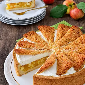 Apfel-Mascarpone-Torte mit karamellisierten Mandeln