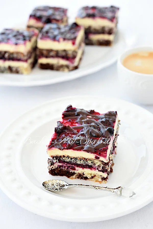 Kokos-Mohn-Kuchen mit Puddingcreme