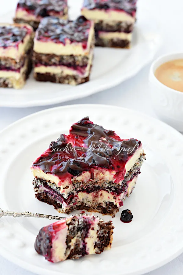 Kokos-Mohn-Kuchen mit Puddingcreme