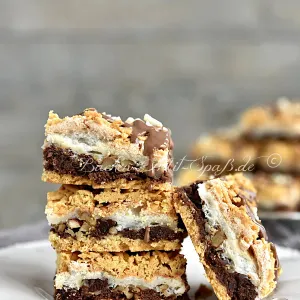 Nuss-Baiser-Kuchen mit Streuseln