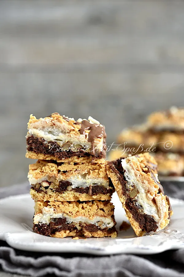 Nuss-Baiser-Kuchen mit Streuseln