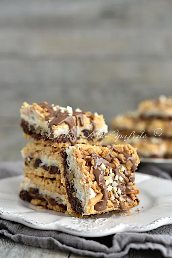 Nuss-Baiser-Kuchen mit Streuseln