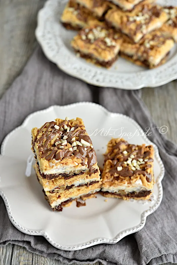 Nuss-Baiser-Kuchen mit Streuseln