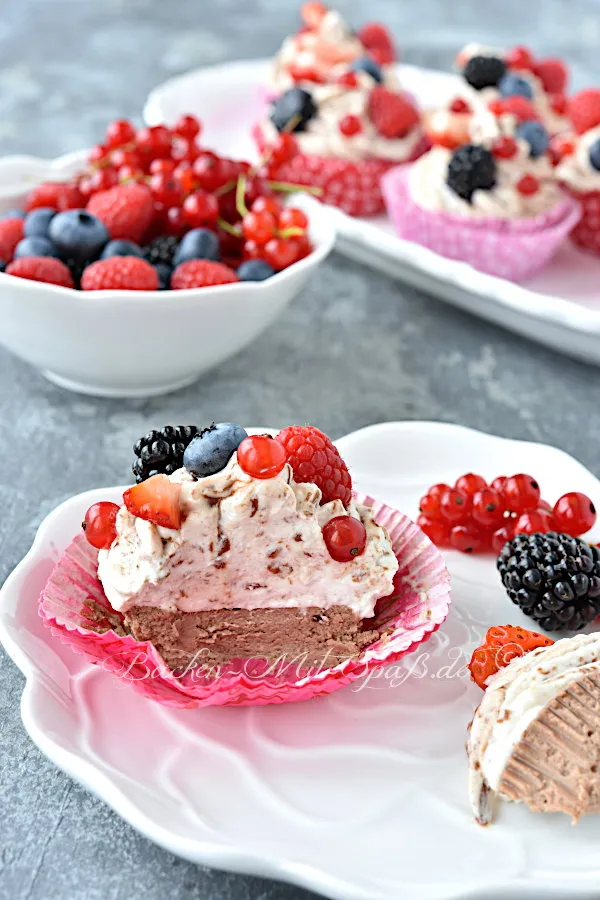 Mini-Schoko-Käsekuchen mit Beeren