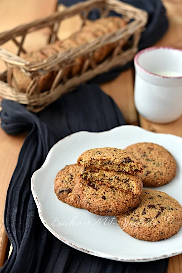 Mandelkekse mit Schokostückchen (low carb)