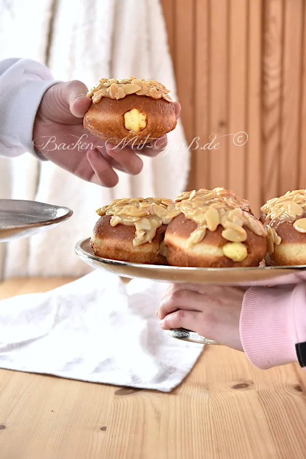 Bienenstich-Krapfen