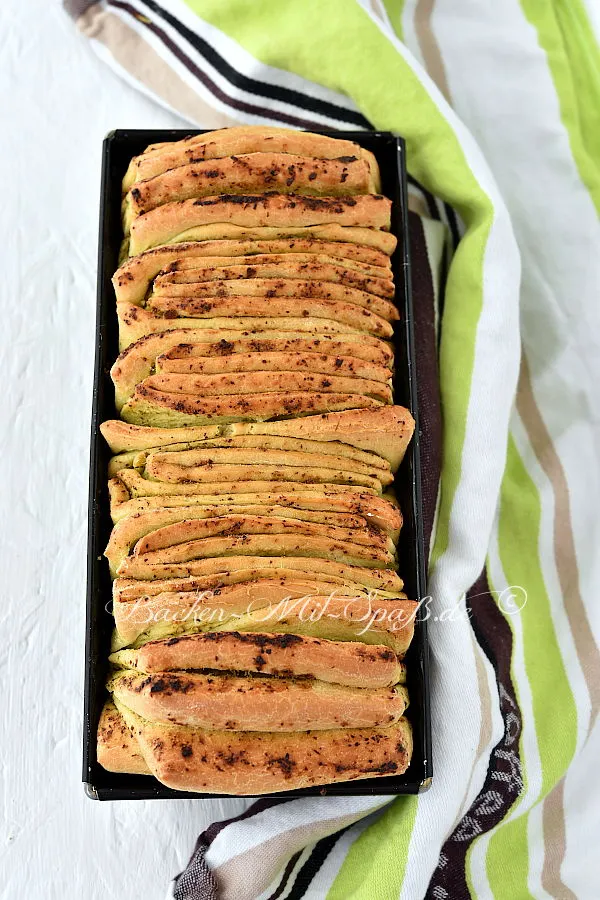 Zupfbrot mit Pesto