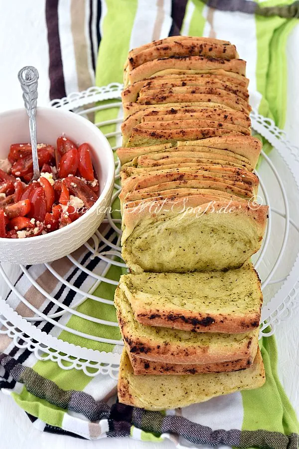 Zupfbrot mit Pesto