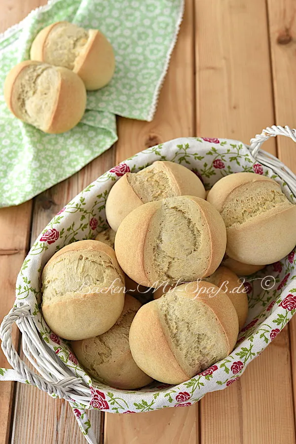 Weizenbrötchen mit Hefe