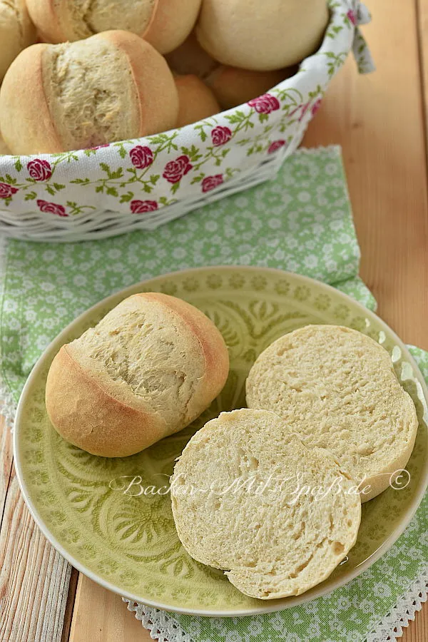 Weizenbrötchen mit Hefe