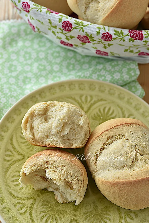 Weizenbrötchen mit Hefe