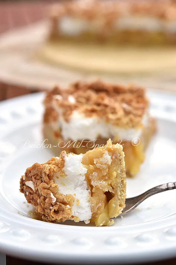 Glutenfreier Apfelkuchen mit Baiser und Streusel