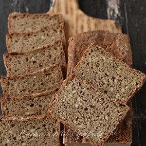 Roggen-Sauerteigbrot mit Sonnenblumenkernen