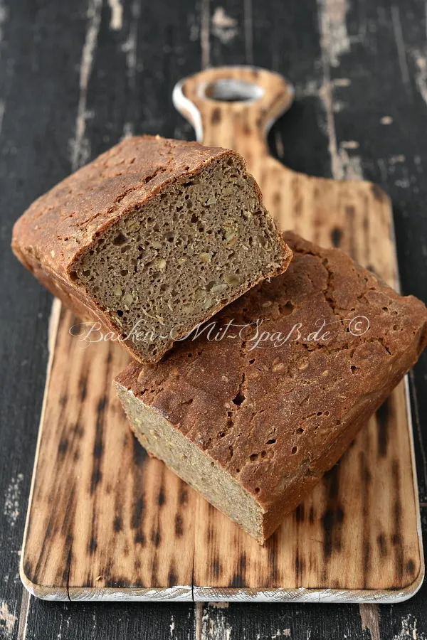 Roggen-Sauerteigbrot mit Sonnenblumenkernen