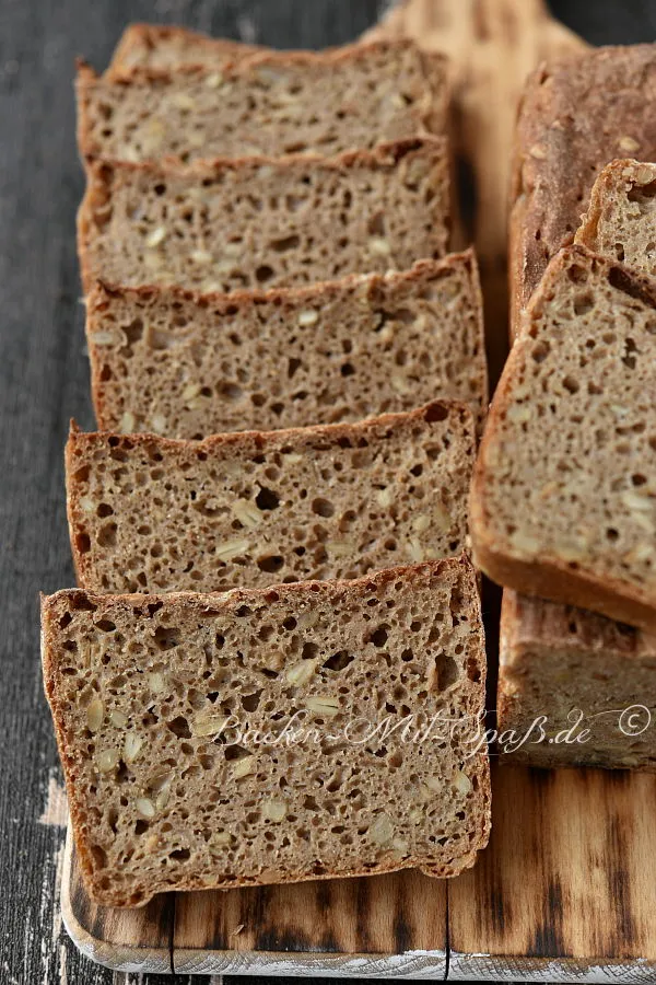 Roggen-Sauerteigbrot mit Sonnenblumenkernen