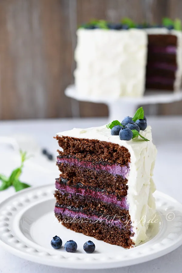 Glutenfreie Schoko-Nuss-Torte mit Heidelbeercreme