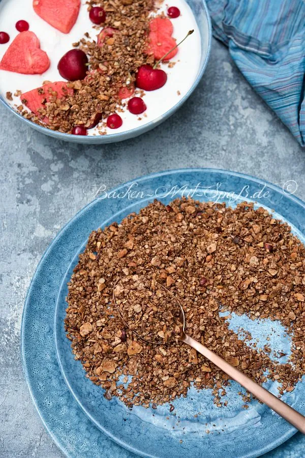 Knuspermüsli aus verschiedenen Flocken