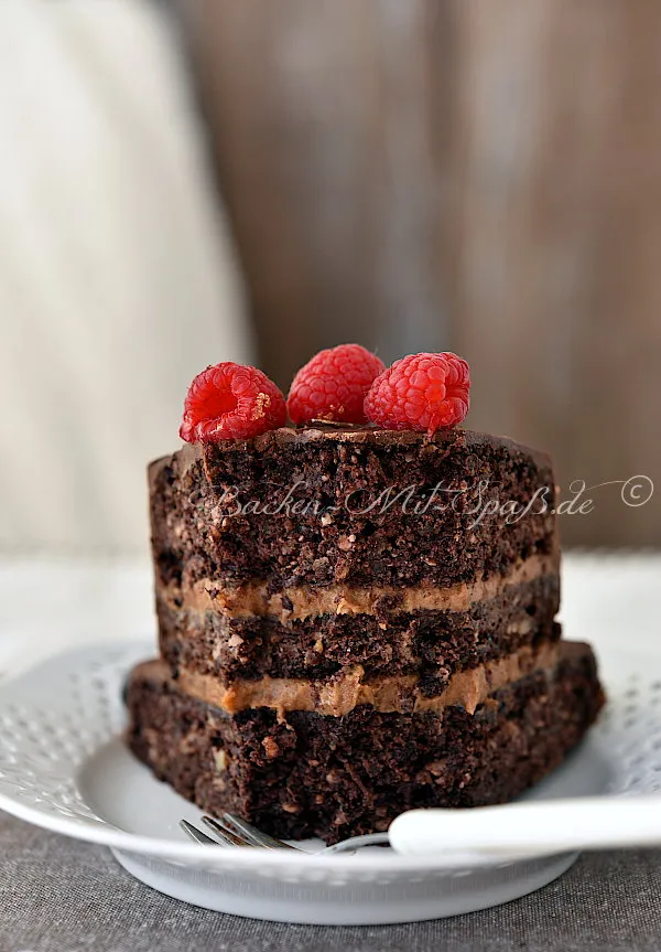 Schoko-Zucchini-Torte mit Dattelkaramell (gluten- und laktosefrei)