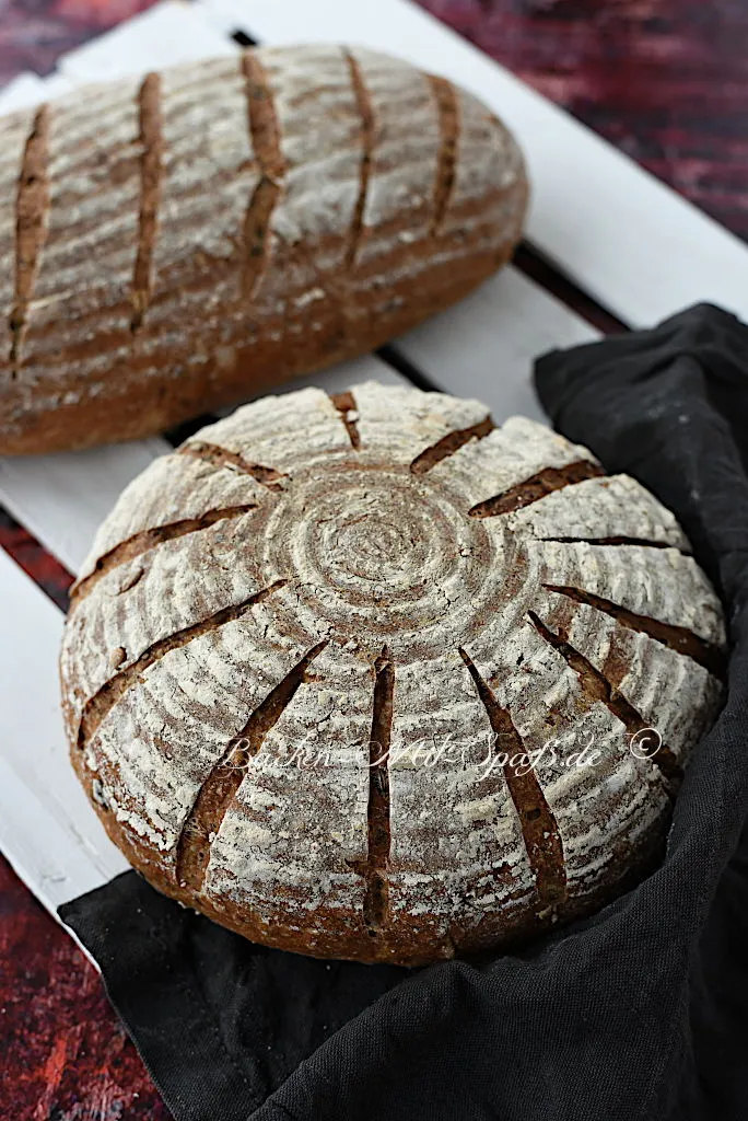 Körniges Dinkelbrot mit Sauerteig