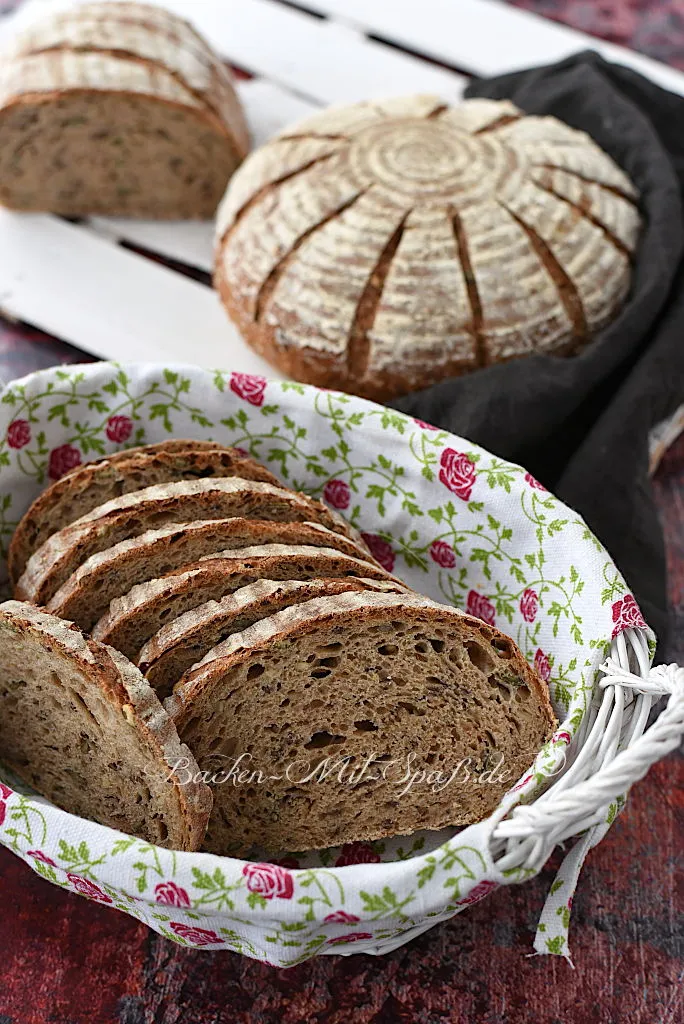 Körniges Dinkelbrot mit Sauerteig