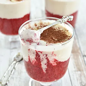 Erdbeer-Bananen-Chia-Dessert (ohne Zucker, Gluten und Laktose)