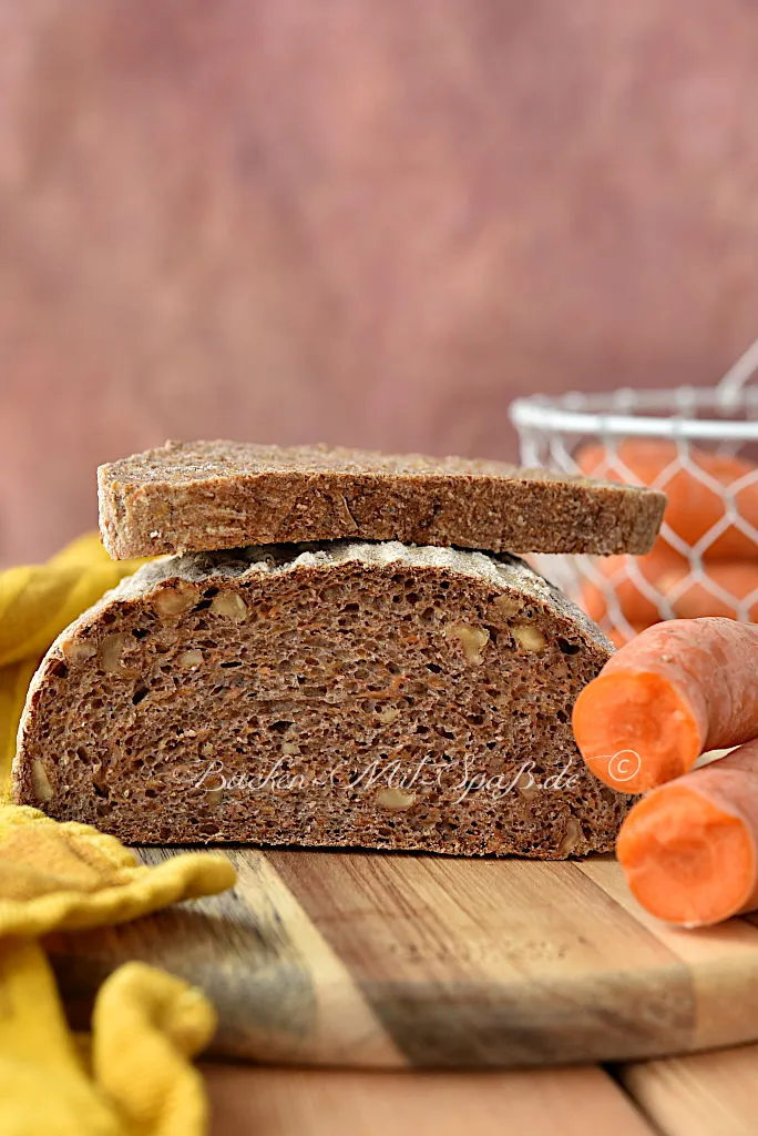 Karotten-Nuss-Brot mit Sauerteig