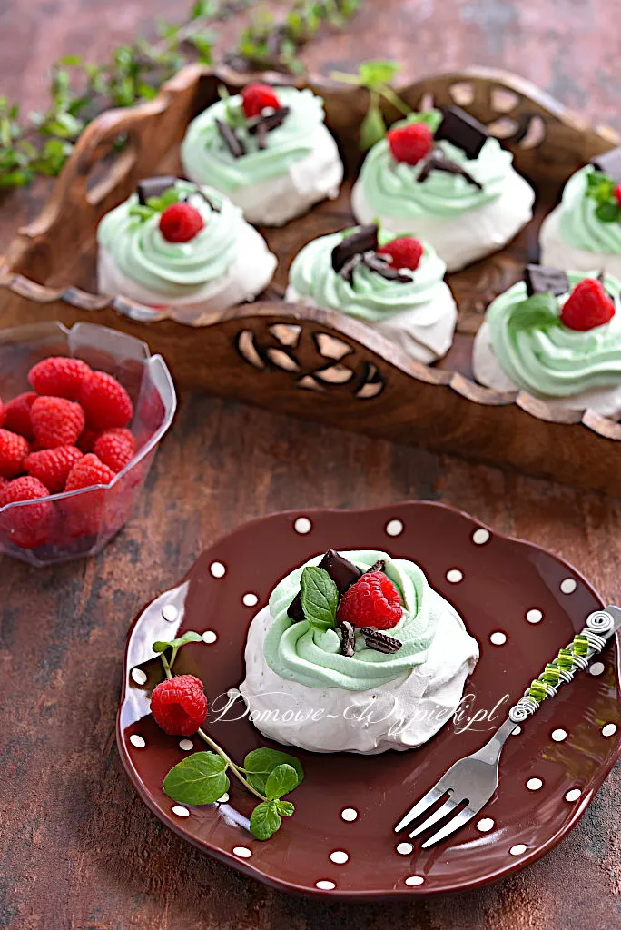 Mini-Pavlova mit Minzsahne