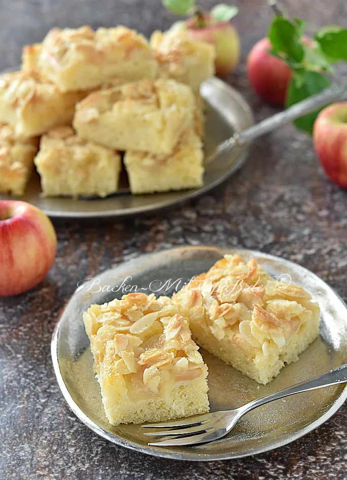 Saftiger Apfelkuchen mit Mandelkruste