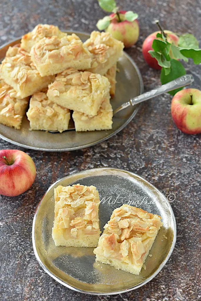 Saftiger Apfelkuchen mit Mandelkruste