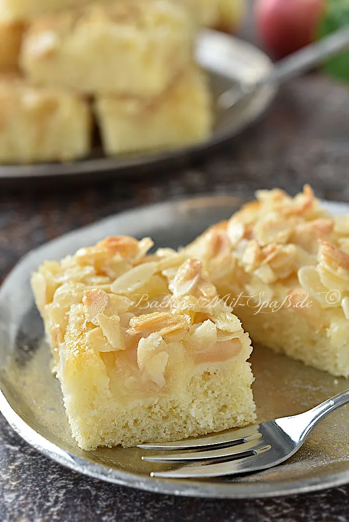 Saftiger Apfelkuchen mit Mandelkruste