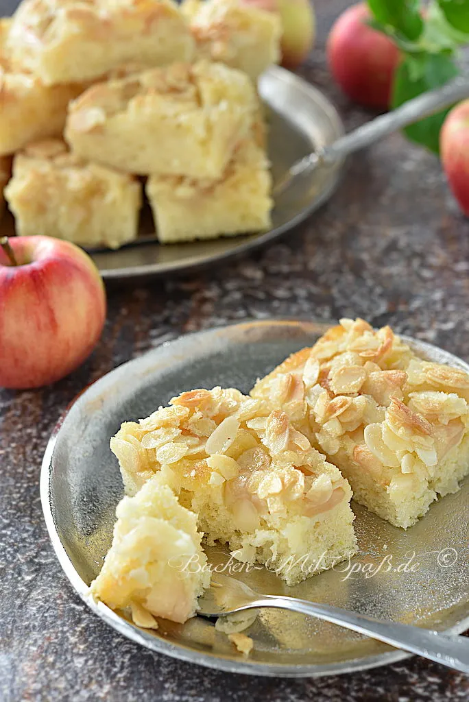 Saftiger Apfelkuchen mit Mandelkruste