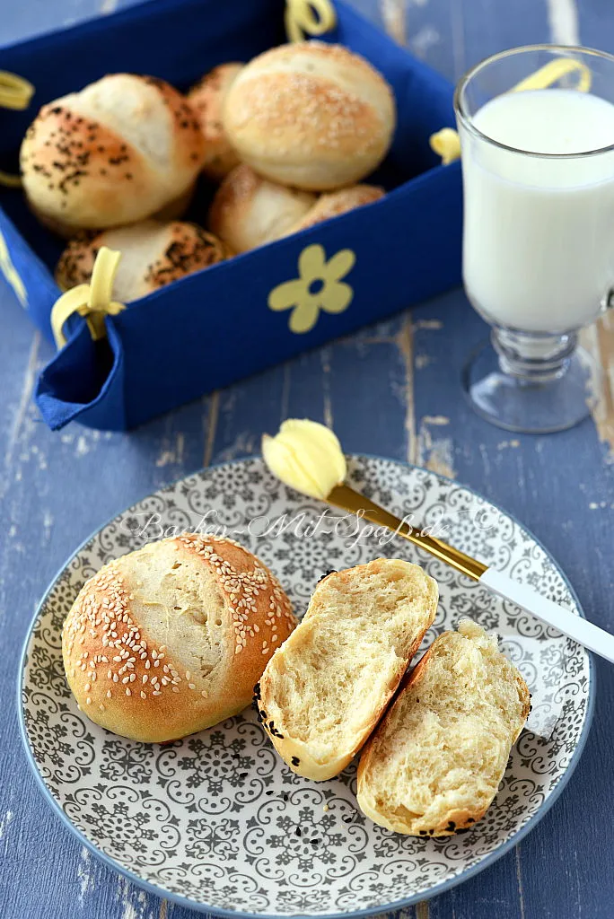 Buttermilchbrötchen