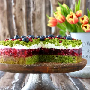 Spinatkuchen mit Beeren