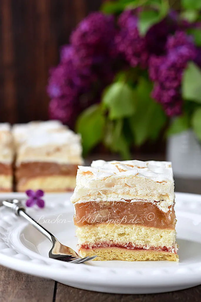 Fluffiger Rhabarber-Baiser-Kuchen