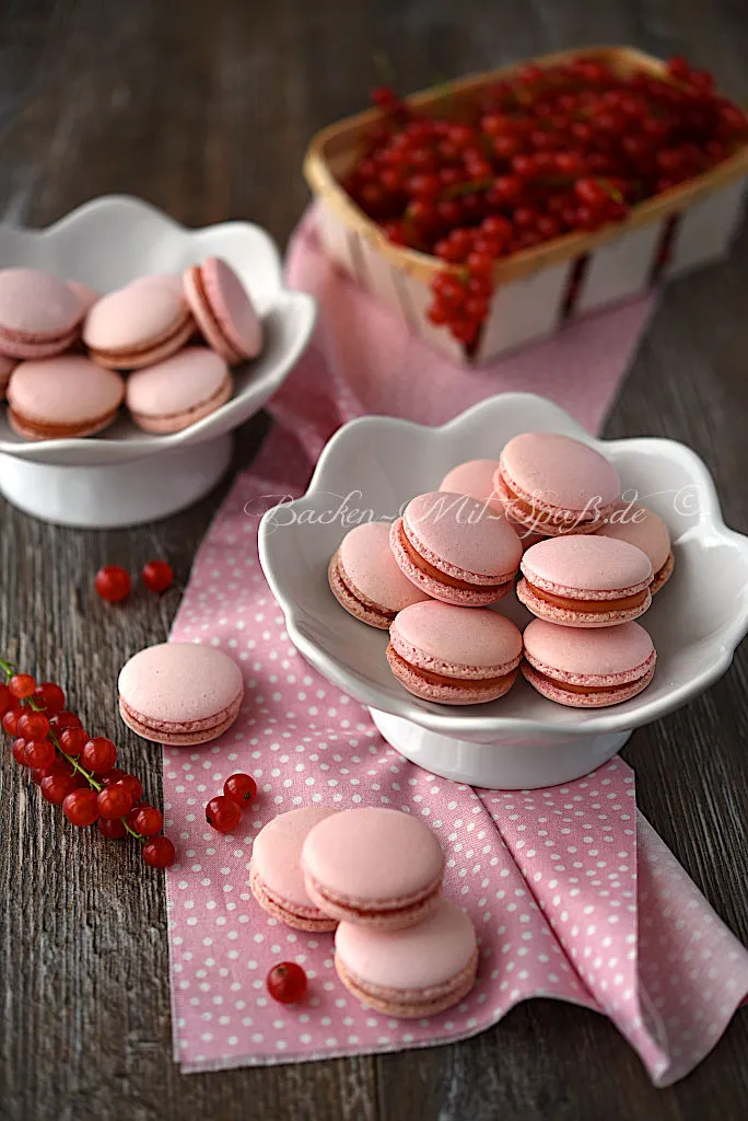 Johannisbeer-Macarons