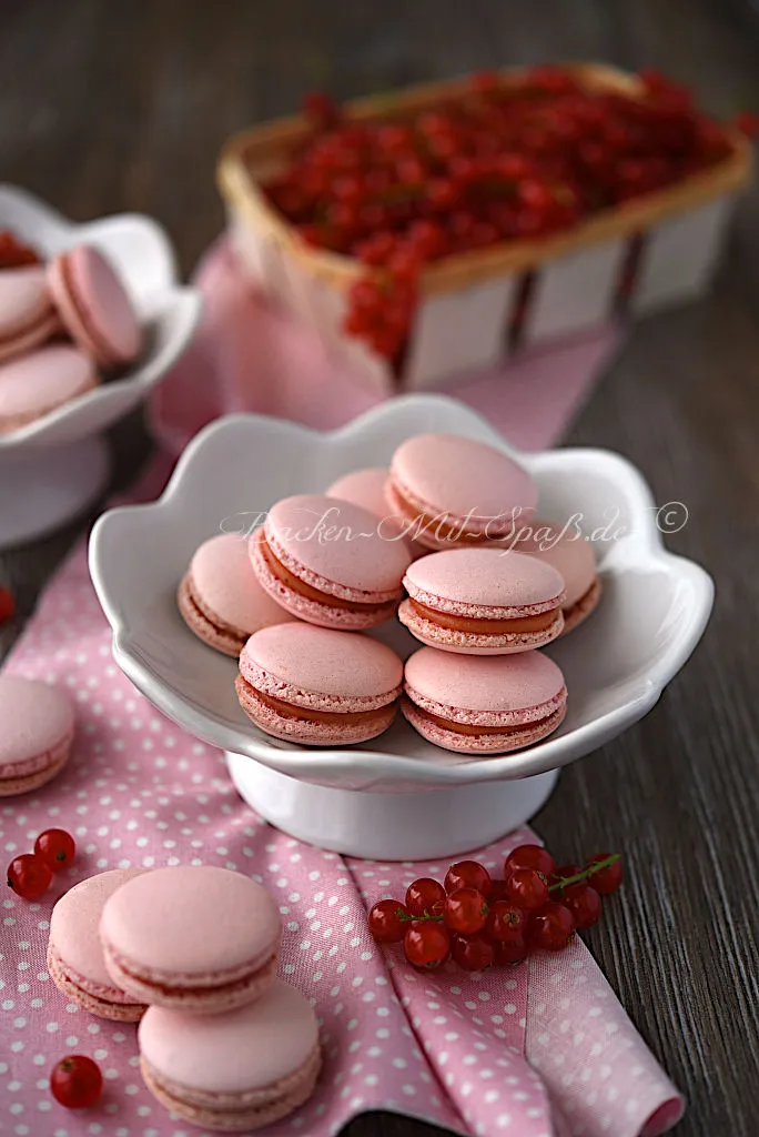 Johannisbeer-Macarons