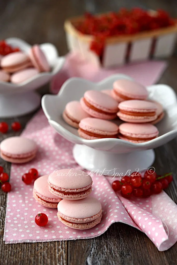 Johannisbeer-Macarons