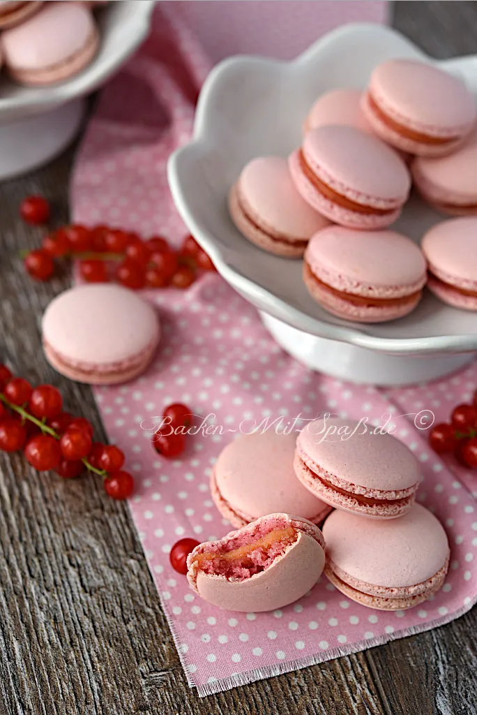 Johannisbeer-Macarons