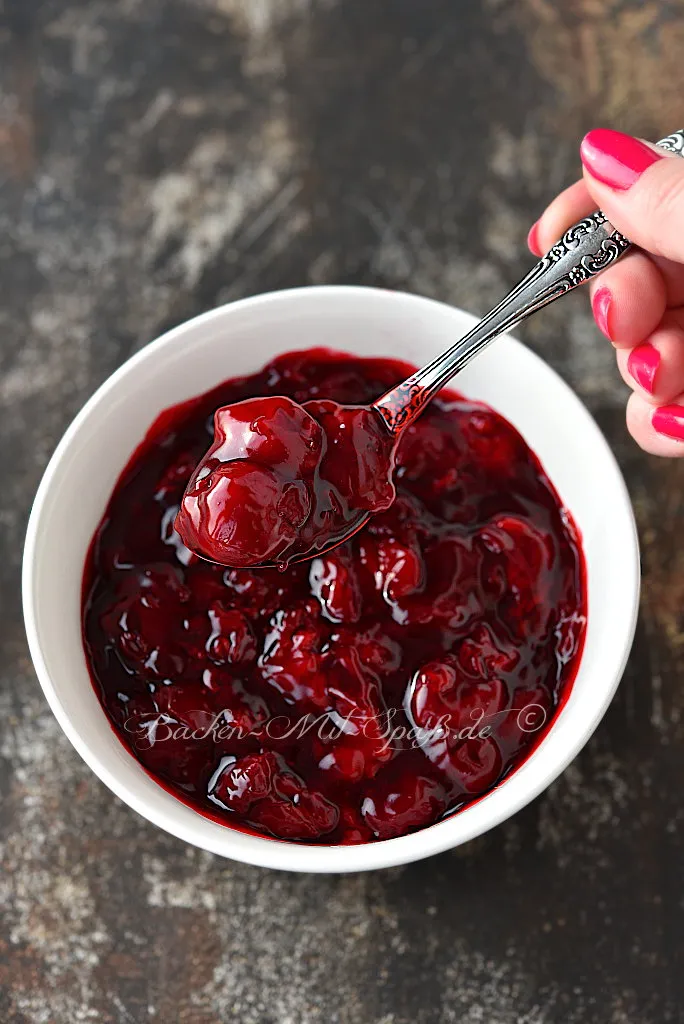 Sauerkirschgrütze mit Amaretto