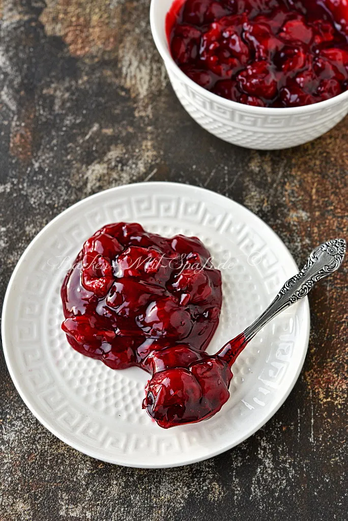 Sauerkirschgrütze mit Amaretto