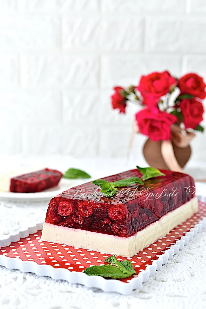 Himbeer-Panna-Cotta-Terrine