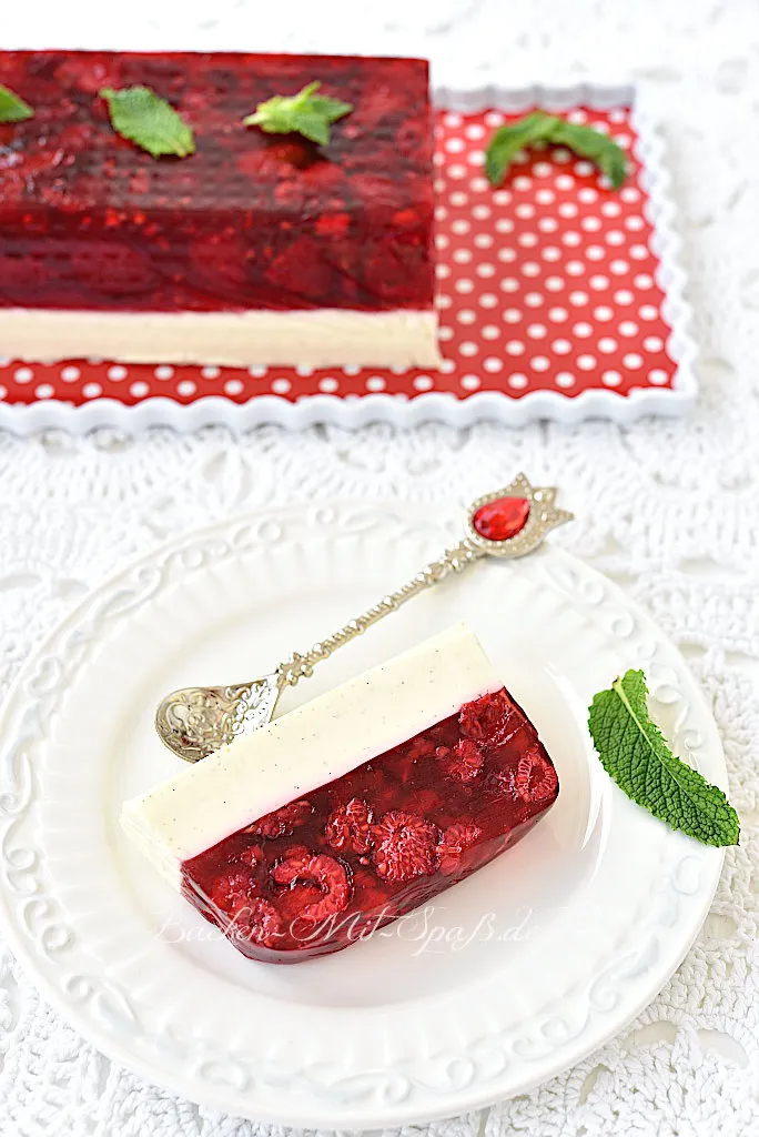 Himbeer-Panna-Cotta-Terrine