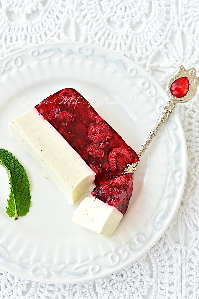 Himbeer-Panna-Cotta-Terrine