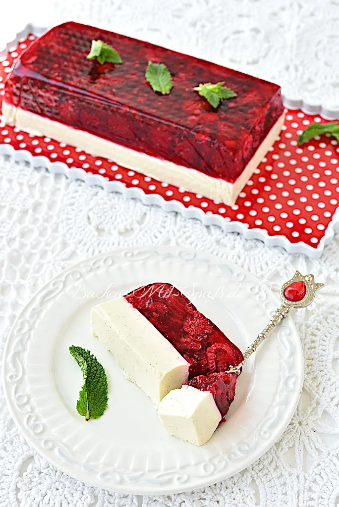 Himbeer-Panna-Cotta-Terrine