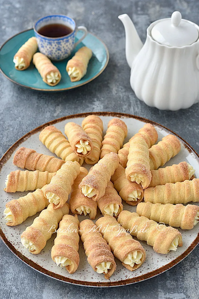 Schaumrollen mit Puddingcreme