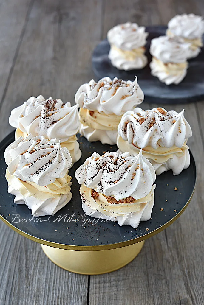 Baisers mit Amaretto-Creme