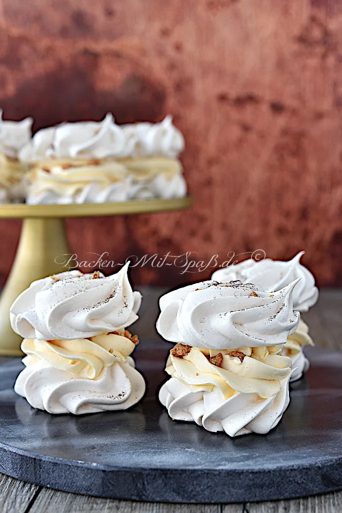 Baisers mit Amaretto-Creme