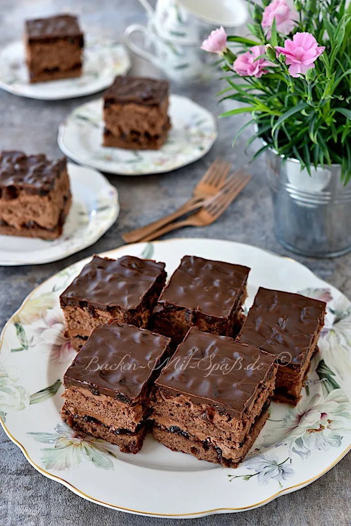 Beschwipster Schokoladen-Rosinen-Kuchen Beschwipster Schokoladen-Rosinen-Kuchen